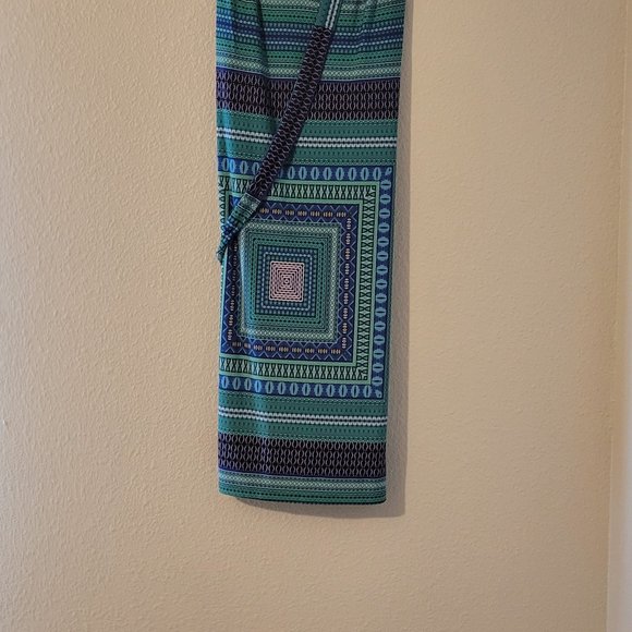 AUW WOMENS DRESS WITH BLUE GREEN & WHITE ASYMETRICAL PATTERN - Picture 5 of 6